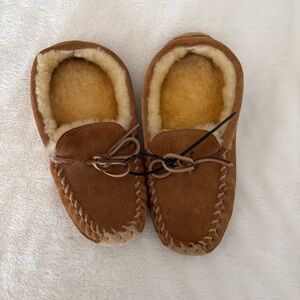 Like New Kids L.L. Bean Brown Suede Moccasin Slippers. Kids Size 4